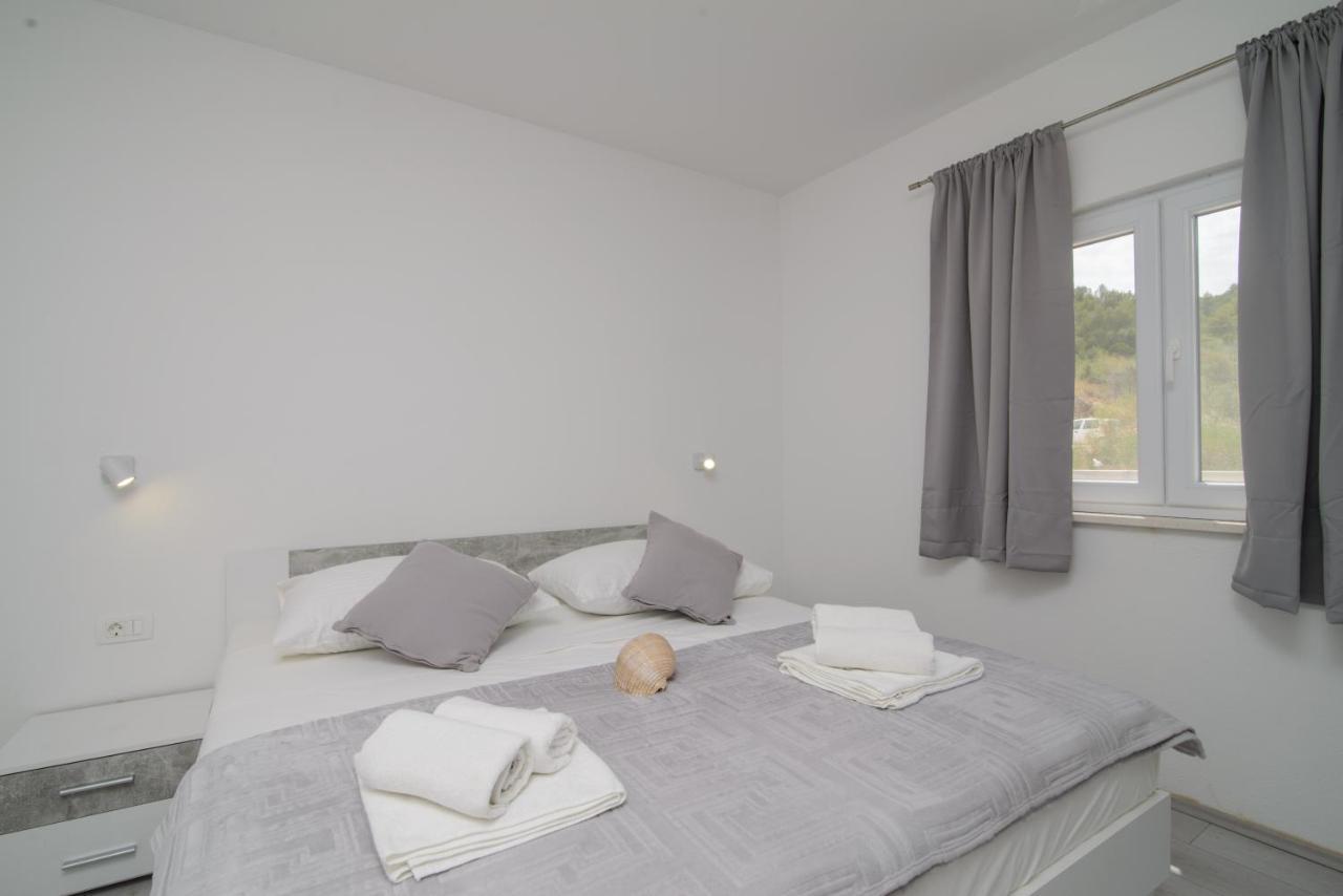 Apartments Pelja Trogir Exterior photo