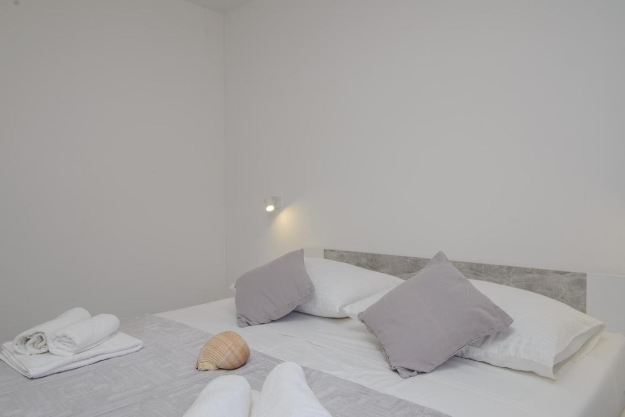 Apartments Pelja Trogir Exterior photo