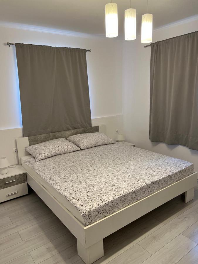 Apartments Pelja Trogir Exterior photo